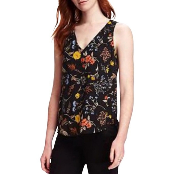 Old Navy Keyhole Tank - Picture 3 of 3